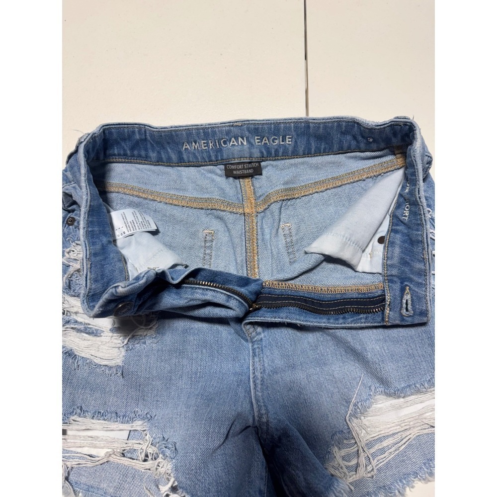 American Eagle Outfitters Women's Size 4 Light Wash Denim Distressed Ripped - Picture 7 of 10